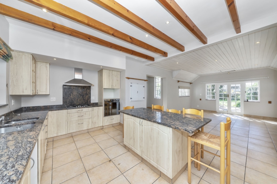 To Let 4 Bedroom Property for Rent in Kenilworth Upper Western Cape
